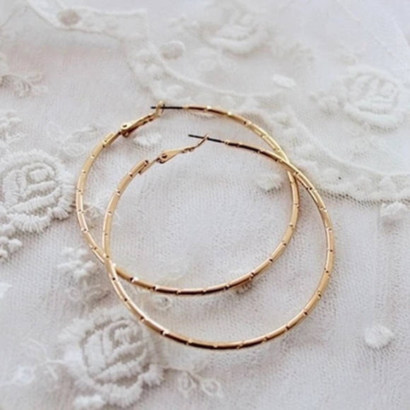 NEW!💙💎BIG💛GOLDEN!💛TWISTED💛TEXTURE💛HOOPS!💎💙 - Picture 2 of 8